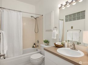 171 Wallace Way NE B, Bainbridge Island WA 98110