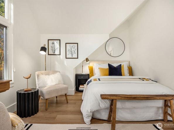 171 Wallace Way NE B, Bainbridge Island WA 98110