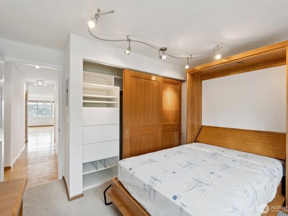 1964 26th Avenue W 203, Seattle WA 98199