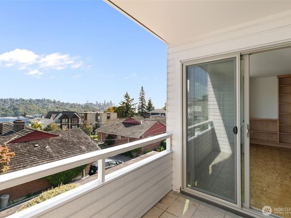 1964 26th Avenue W 203, Seattle WA 98199