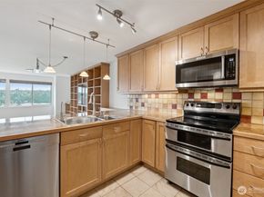 1964 26th Avenue W 203, Seattle WA 98199