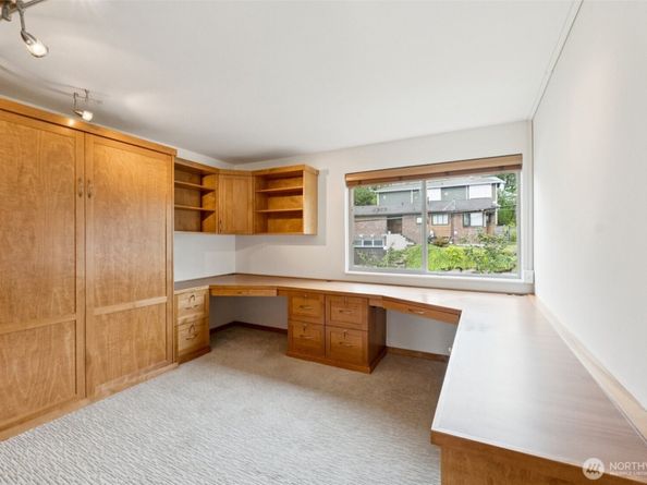1964 26th Avenue W 203, Seattle WA 98199