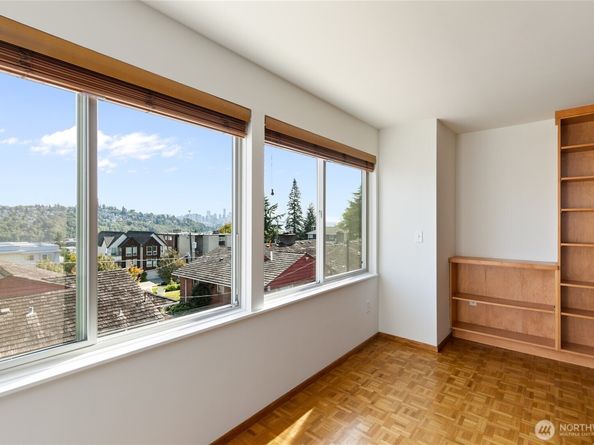 1964 26th Avenue W 203, Seattle WA 98199