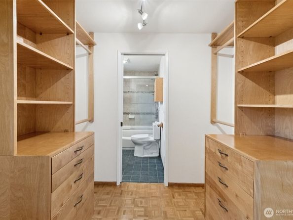 1964 26th Avenue W 203, Seattle WA 98199