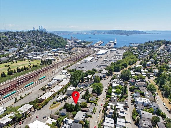 2636 22nd Avenue W 203, Seattle WA 98199