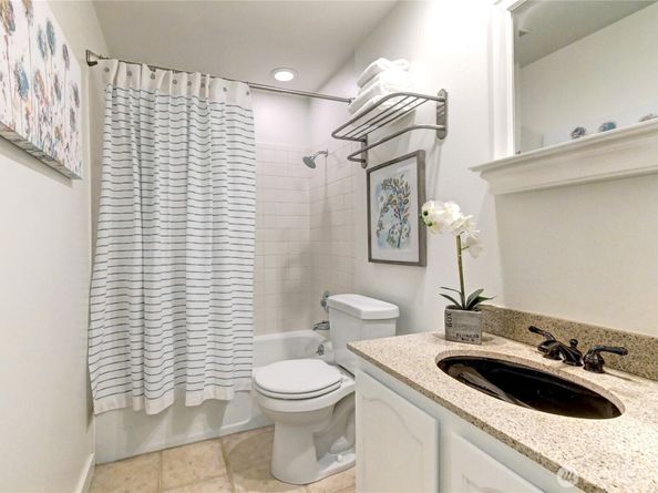 2636 22nd Avenue W 203, Seattle WA 98199