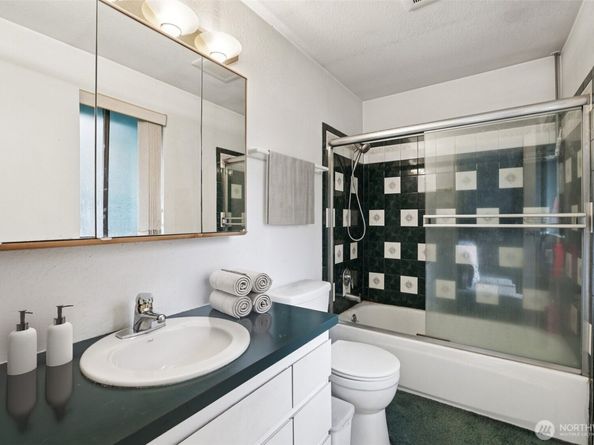 16812 174th Avenue NE, Woodinville WA 98072