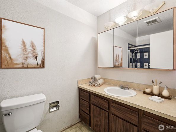 16812 174th Avenue NE, Woodinville WA 98072