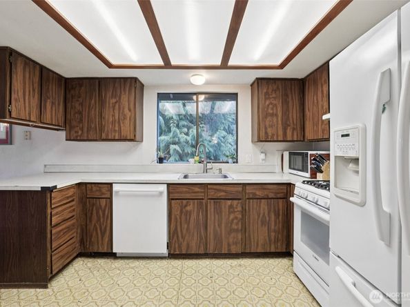 16812 174th Avenue NE, Woodinville WA 98072