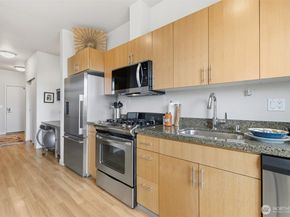 15100 6th Avenue SW 723, Burien WA 98166