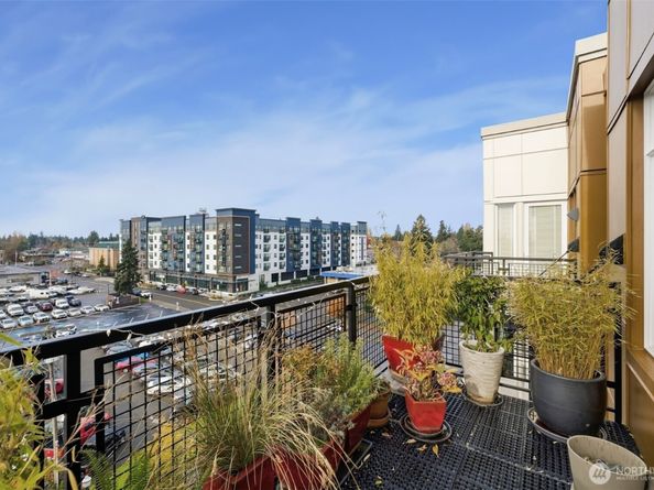 15100 6th Avenue SW 723, Burien WA 98166