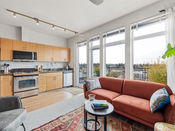 15100 6th Avenue SW 723, Burien WA 98166