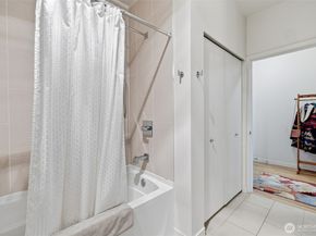 15100 6th Avenue SW 723, Burien WA 98166