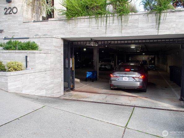 220 1st Street 306, Kirkland WA 98033