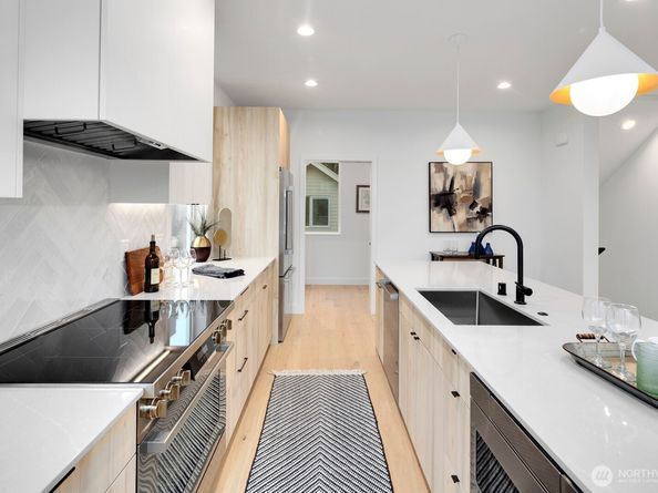 806 34th Avenue, Seattle WA 98122