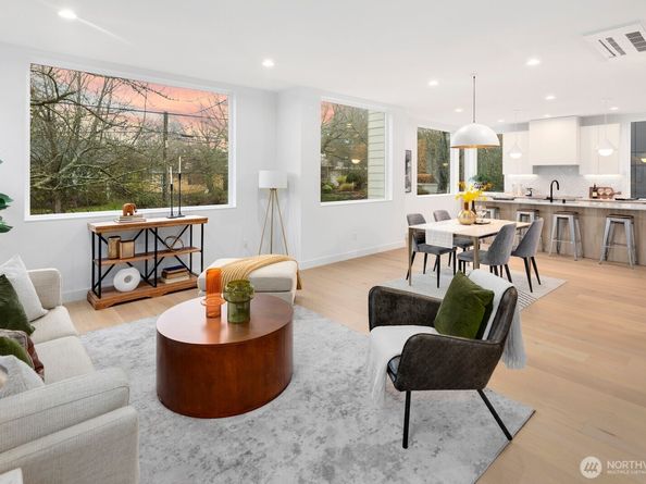 806 34th Avenue, Seattle WA 98122