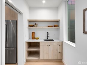 806 34th Avenue, Seattle WA 98122