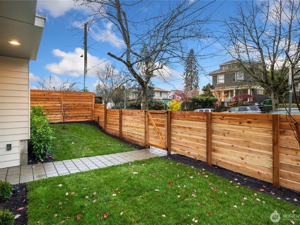 806 34th Avenue, Seattle WA 98122