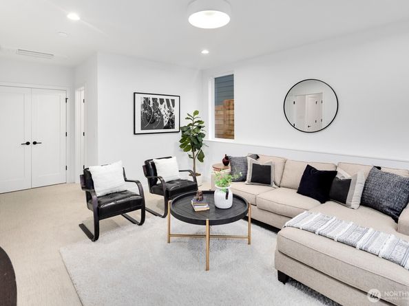 806 34th Avenue, Seattle WA 98122