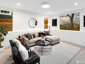 806 34th Avenue, Seattle WA 98122