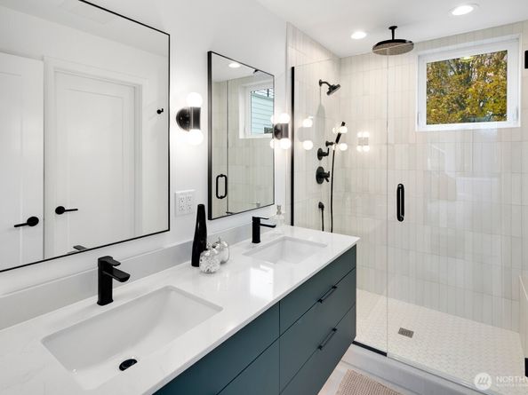 806 34th Avenue, Seattle WA 98122