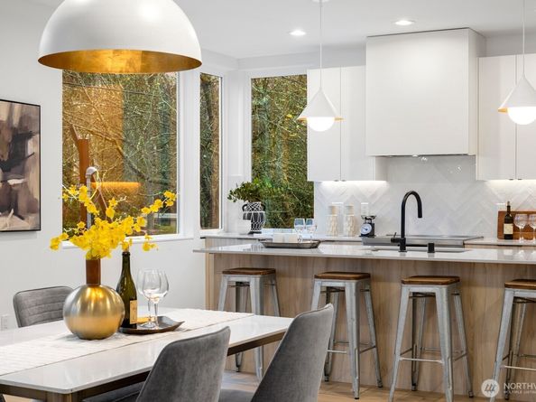 806 34th Avenue, Seattle WA 98122