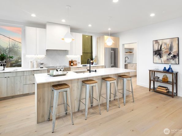 806 34th Avenue, Seattle WA 98122