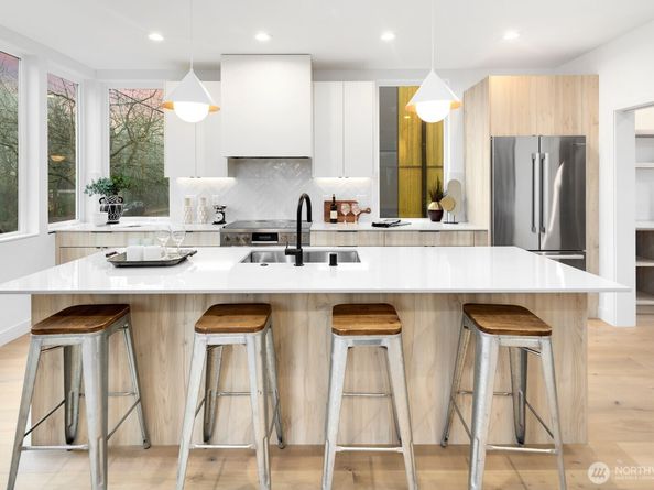 806 34th Avenue, Seattle WA 98122