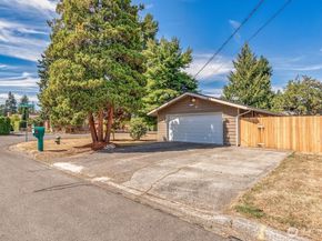 604 N 201st Street, Shoreline WA 98133