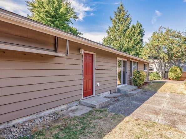 604 N 201st Street, Shoreline WA 98133