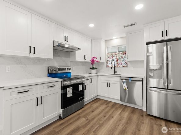 604 N 201st Street, Shoreline WA 98133