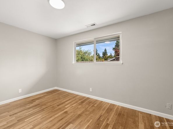 604 N 201st Street, Shoreline WA 98133