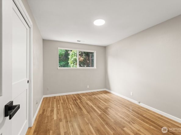 604 N 201st Street, Shoreline WA 98133