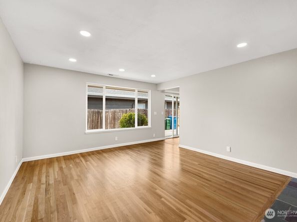 604 N 201st Street, Shoreline WA 98133