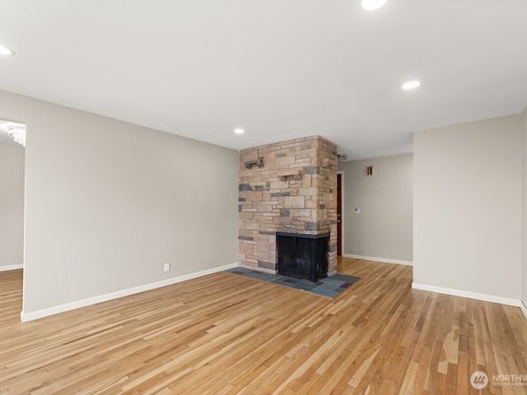 604 N 201st Street, Shoreline WA 98133