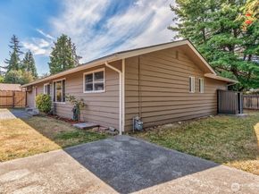 604 N 201st Street, Shoreline WA 98133