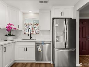 604 N 201st Street, Shoreline WA 98133