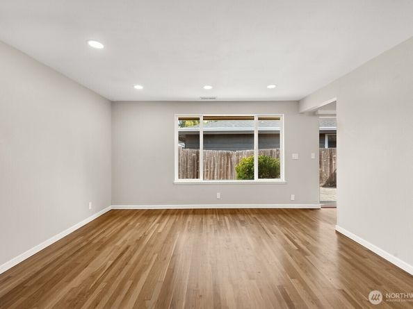 604 N 201st Street, Shoreline WA 98133