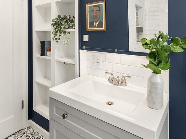 5717 37th Avenue NE, Seattle WA 98105