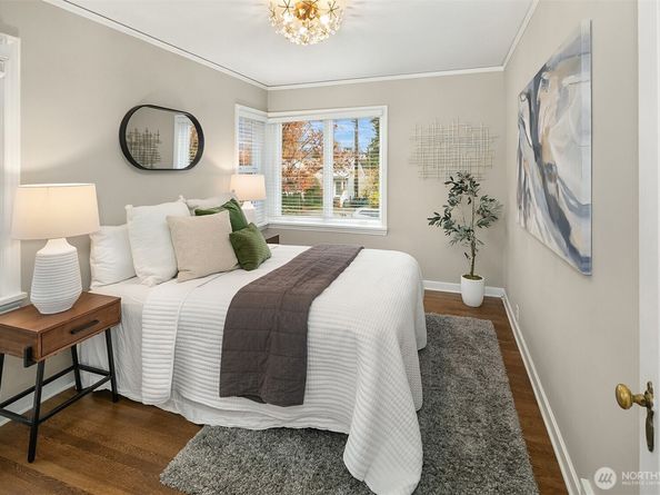 5717 37th Avenue NE, Seattle WA 98105