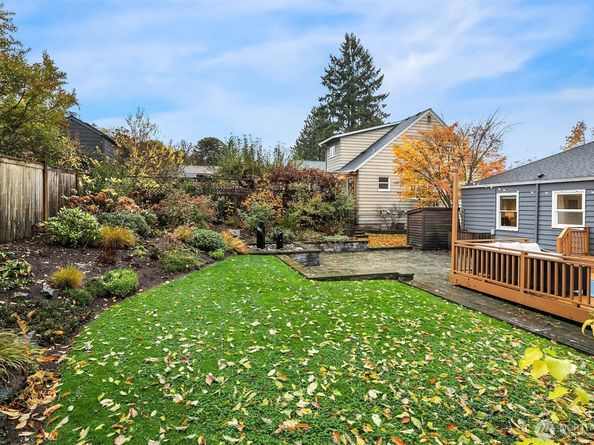 5717 37th Avenue NE, Seattle WA 98105