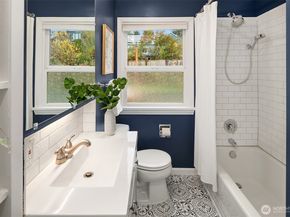 5717 37th Avenue NE, Seattle WA 98105