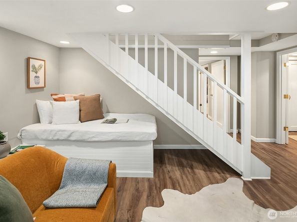 5717 37th Avenue NE, Seattle WA 98105