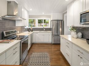 5717 37th Avenue NE, Seattle WA 98105