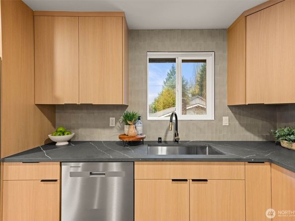 9101 30th Avenue NE, Seattle WA 98115