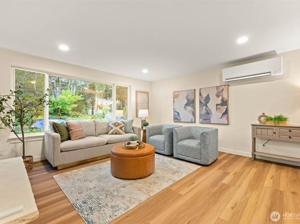 9101 30th Avenue NE, Seattle WA 98115