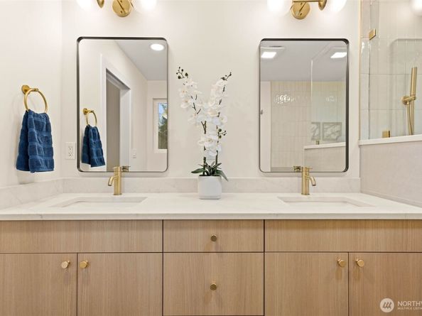 9101 30th Avenue NE, Seattle WA 98115