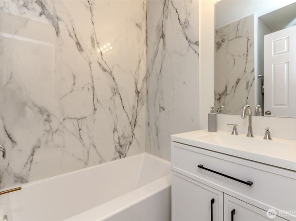 19659 122nd Place SE, Kent WA 98031