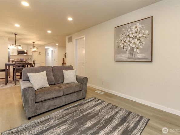 19659 122nd Place SE, Kent WA 98031