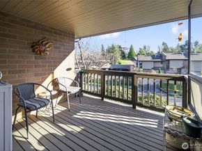 10717 Glen Acres Drive S 735, Burien WA 98168